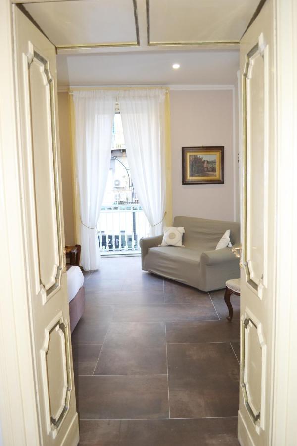 Questo Rinascimento Casa Newman نابولي المظهر الخارجي الصورة